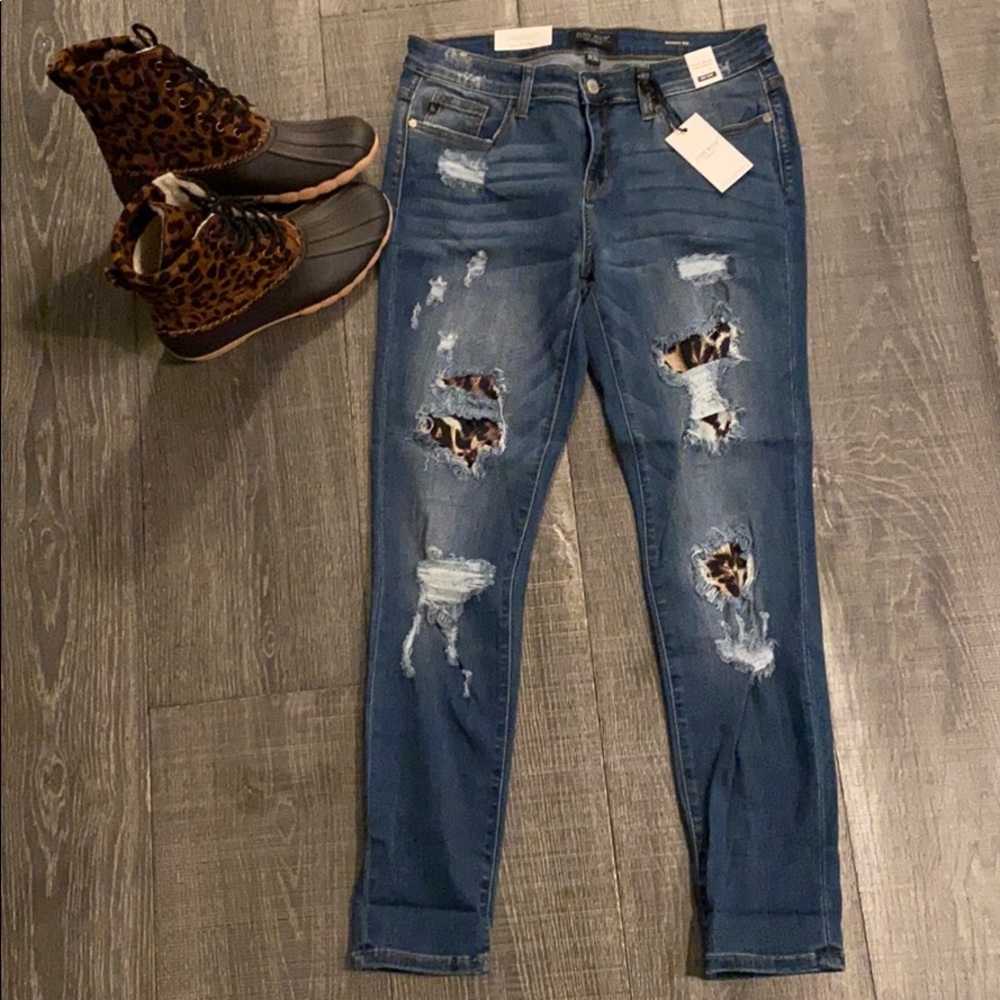 NWT LEOPARD DISTRESSED JUDY BLUE JEANS *so cute*